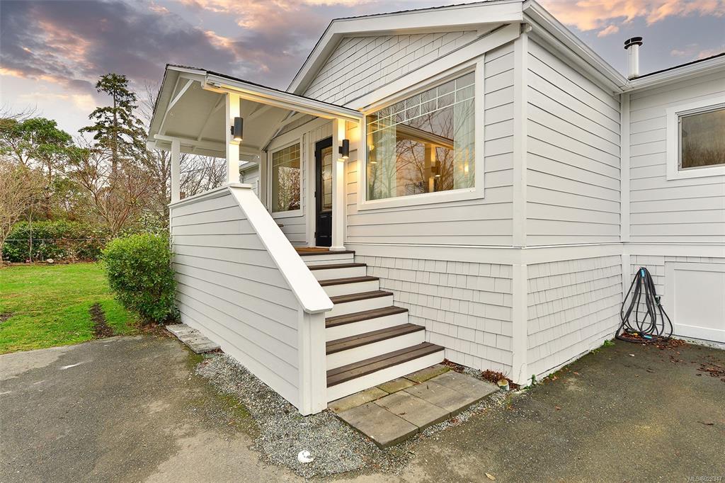 2945 Colquitz Avenue, Saanich, BC, V9A 2M2