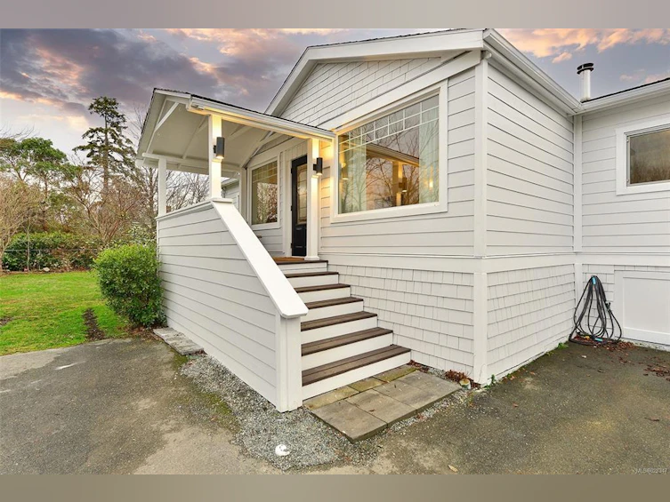 2945 Colquitz Avenue, Saanich, BC, V9A 2M2