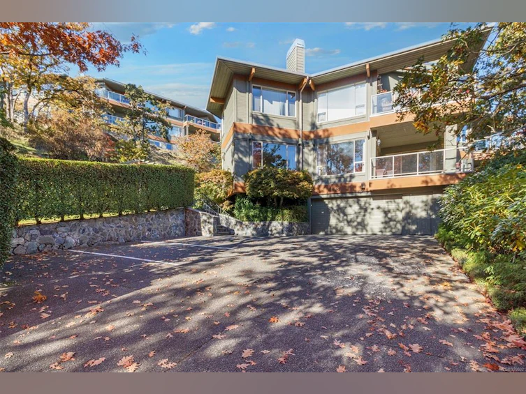 8-910 Maltwood Terrace, Saanich, BC, V8X 5G8