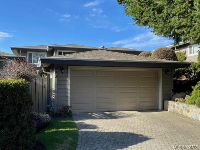 603-2829 Arbutus Road, Saanich, BC, V8N 5X5