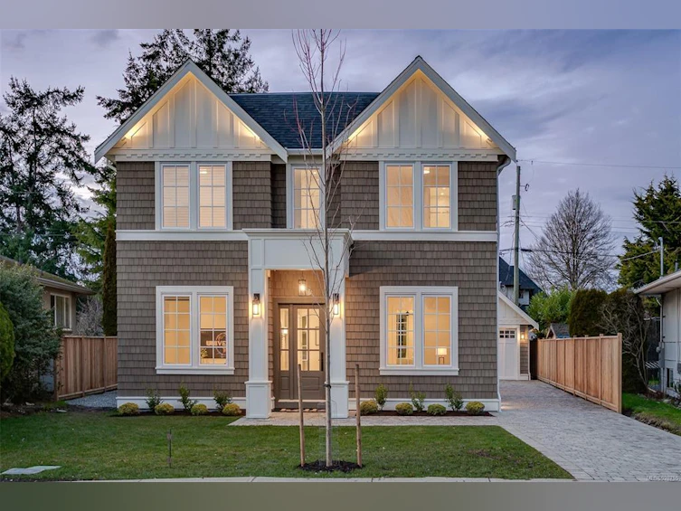 2218 Kinross Avenue, Oak Bay, BC, V8R 2N5