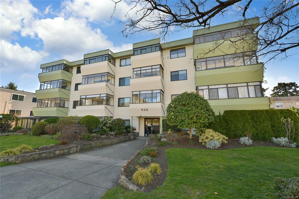 201-935 Fairfield Road, Victoria, BC, V8V 3A3