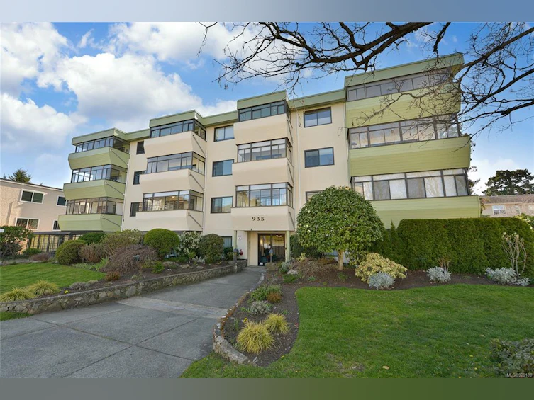 201-935 Fairfield Road, Victoria, BC, V8V 3A3