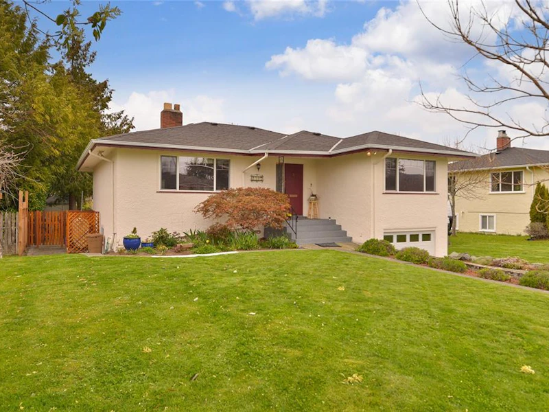 2542 Eastdowne Road, Oak Bay BC V8R 5P9