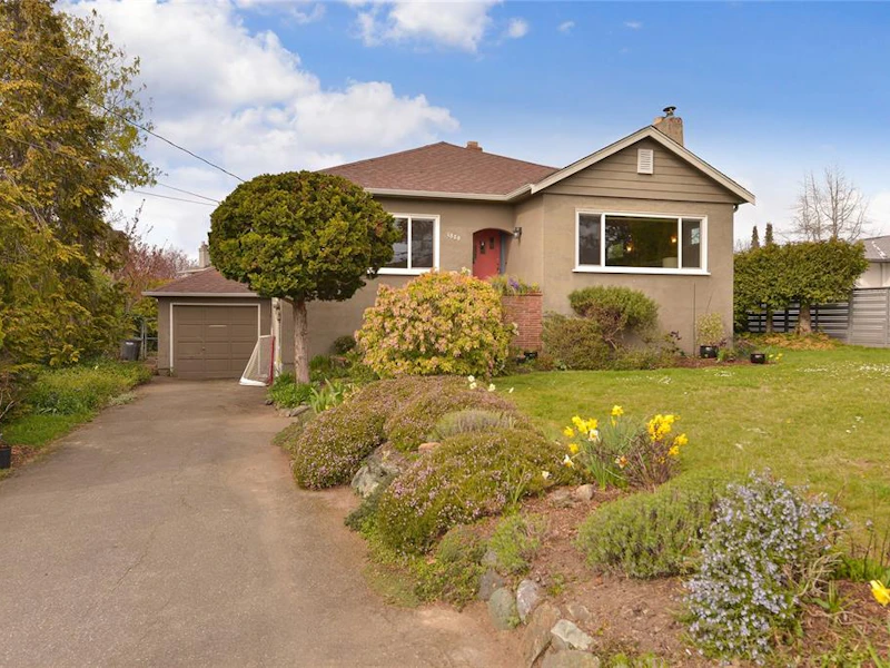 1820 San Pedro Avenue, Saanich BC V8N 2G4