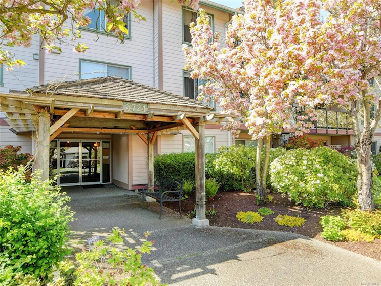 206-3724 Harriet Road, Saanich, BC, V8Z 3T2