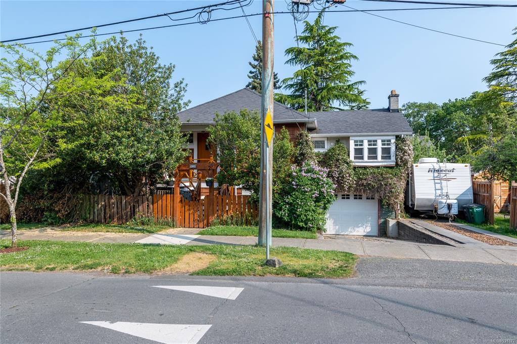 938 Ambassador Avenue, Saanich, BC, V8X 3N1