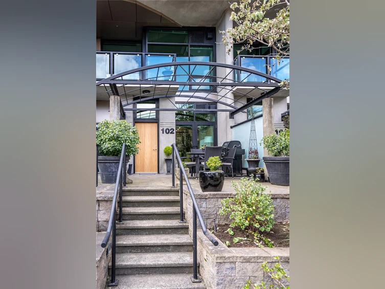 102-21 Erie Street, Victoria, BC, V8V 5A8