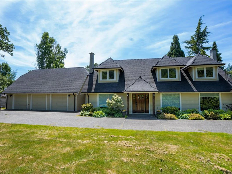 3995 Bow Road, Saanich BC V8N 3B2