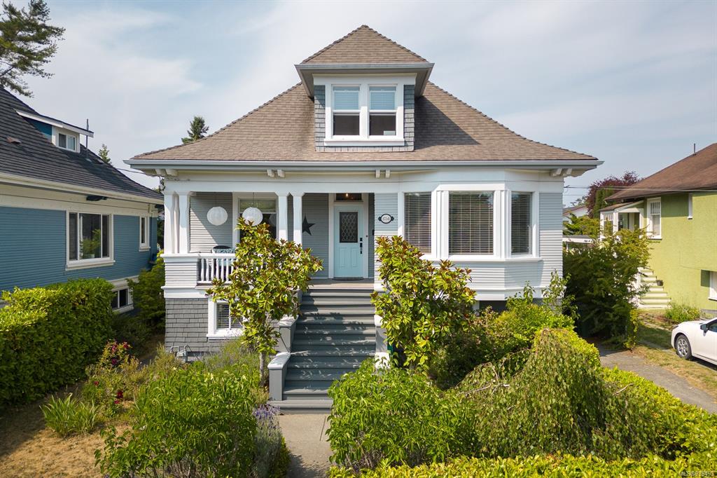1754 Haultain Street, Victoria, BC, V8R 2L2