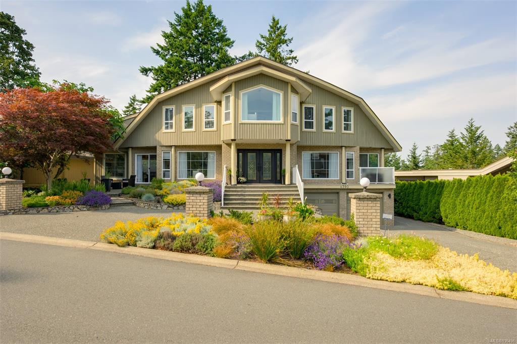 4390 Wildflower Lane, Saanich, BC, V8X 5H1