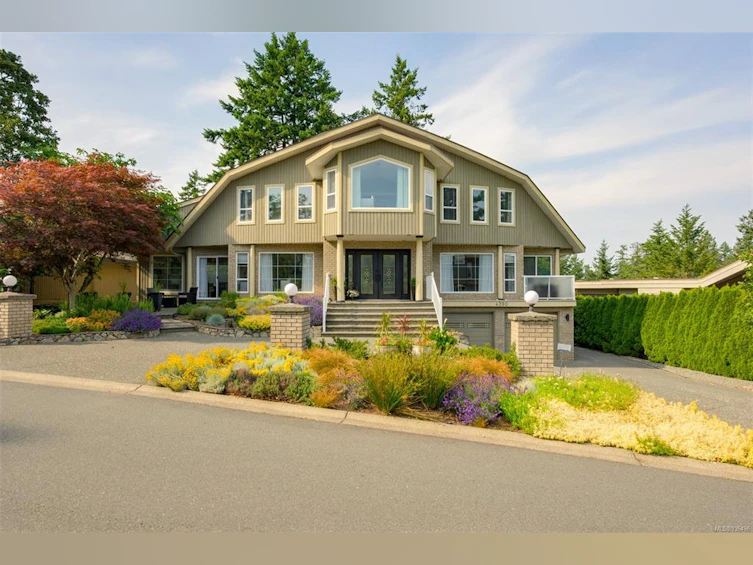 4390 Wildflower Lane, Saanich, BC, V8X 5H1