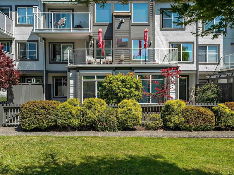 102 - 2278 James White Boulevard, Sidney BC V8L 1Z4