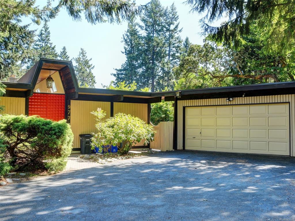 977 Kentwood Terrace, Saanich, BC, V8Y 1A5