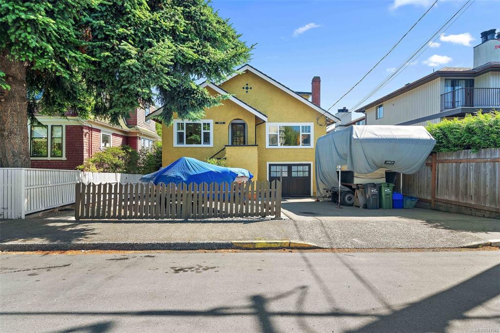 1853 Fern Street, Victoria, BC, V8R 4K4