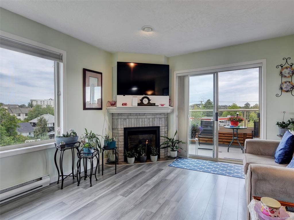 403-3700 Carey Road, Saanich, BC, V8Z 4C2