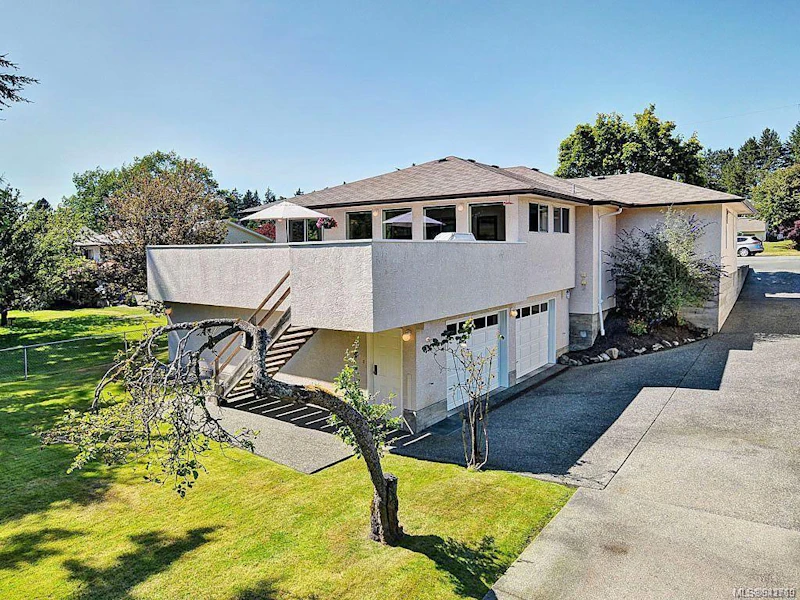 573 O'connell Place, Saanich BC V8Z 2C5