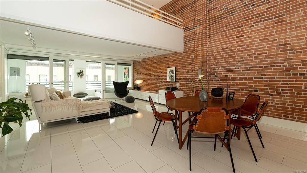 301-1407 Government Street, Victoria, BC, V8W 1Z1