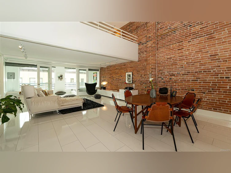 301-1407 Government Street, Victoria, BC, V8W 1Z1