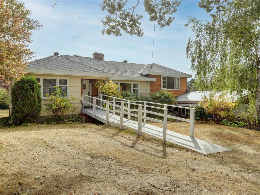 3261 Wetherby Road, Saanich, BC, V8P 4A4