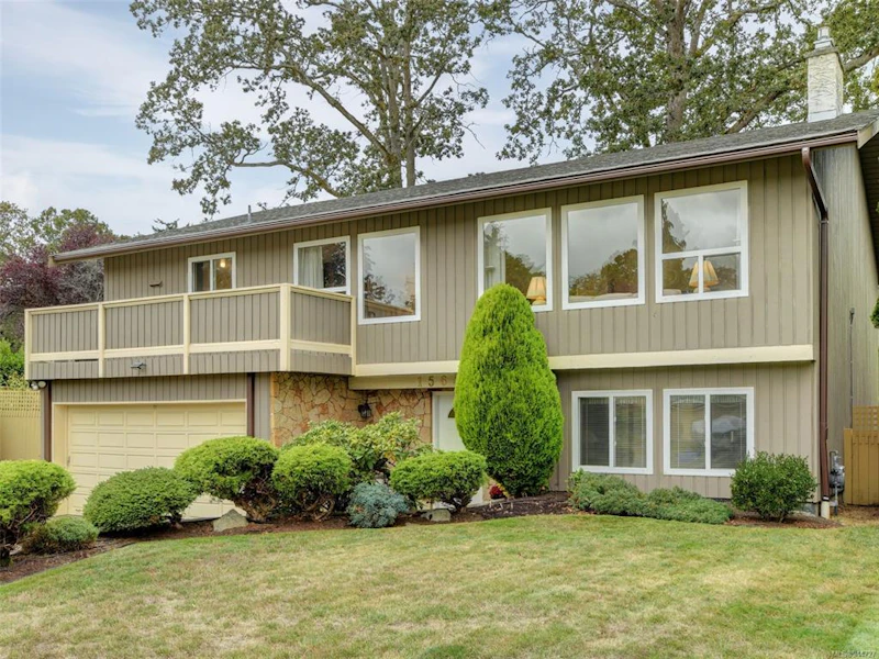 1565 Granada Crescent, Saanich BC V8N 2B8