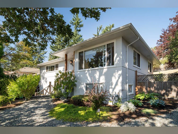 4030 Grange Road, Saanich, BC, V8Z 4V3