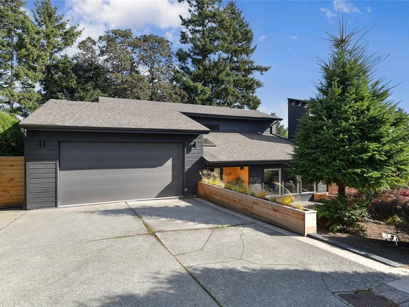 1245 Astra Place, Saanich BC V8P 5N5