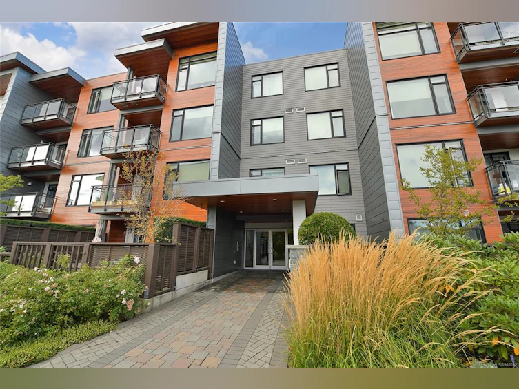 204-3815 Rowland Avenue, Saanich, BC, V8Z 0E1
