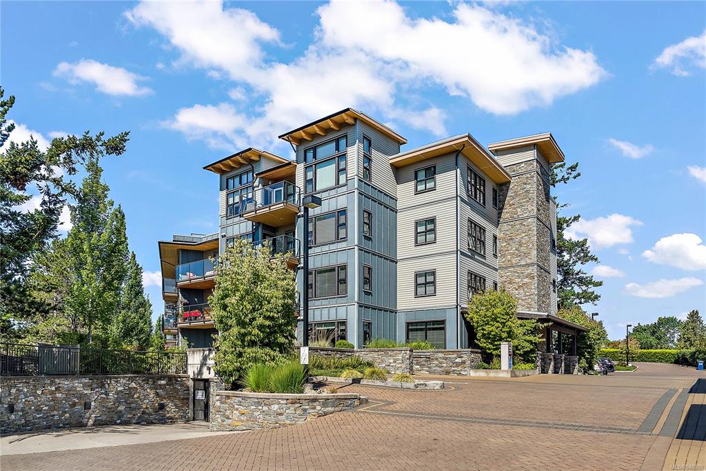208-3912 Carey Road, Saanich, BC, V8Z 4E2