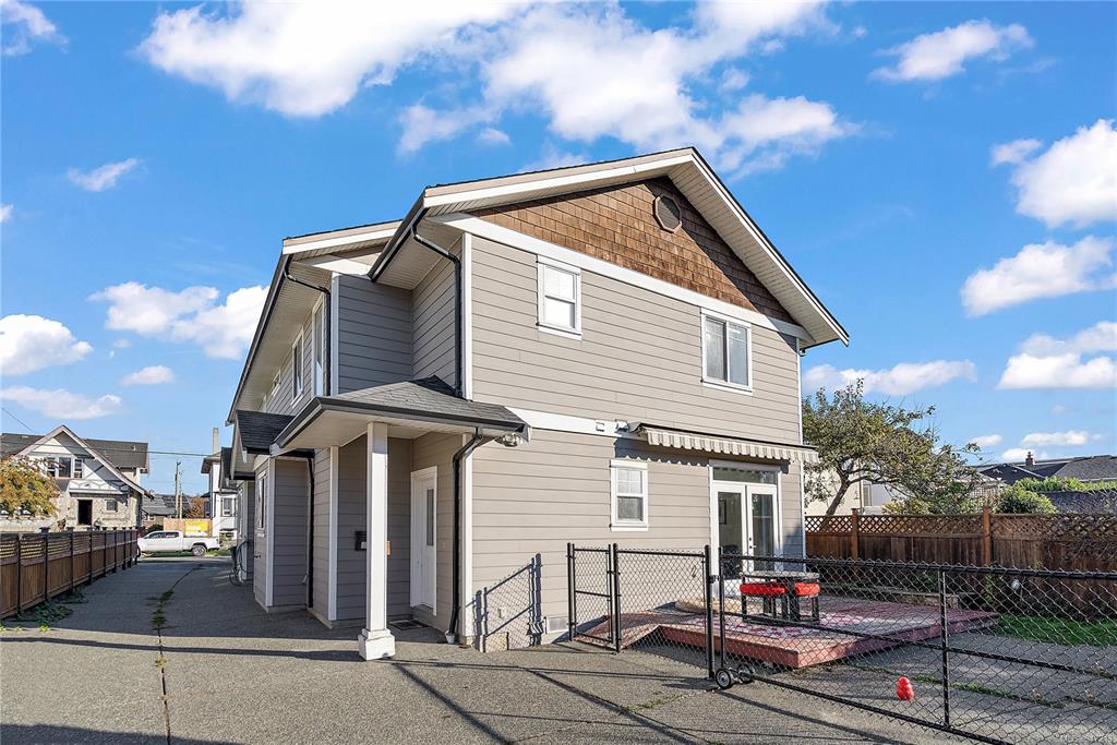 2-1035 Empress Avenue, Victoria, BC, V8T 1P1