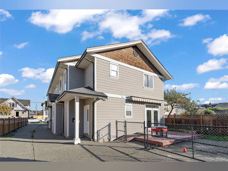 2-1035 Empress Avenue, Victoria, BC, V8T 1P1