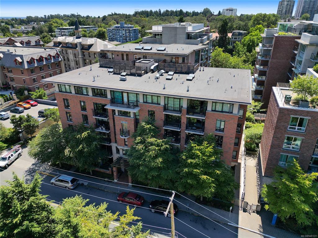 301-827 Fairfield Road, Victoria, BC, V8V 5B2