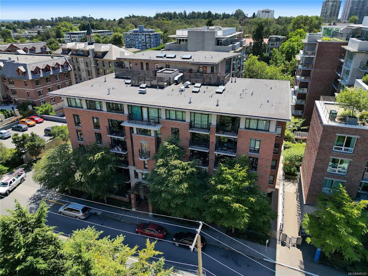 301-827 Fairfield Road, Victoria, BC, V8V 5B2