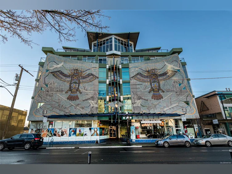 P8-1061 Fort Street, Victoria, BC, V8V 5A1
