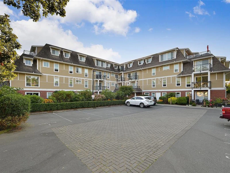 206 - 4536 Viewmont Avenue, Saanich BC V8Z 5L2