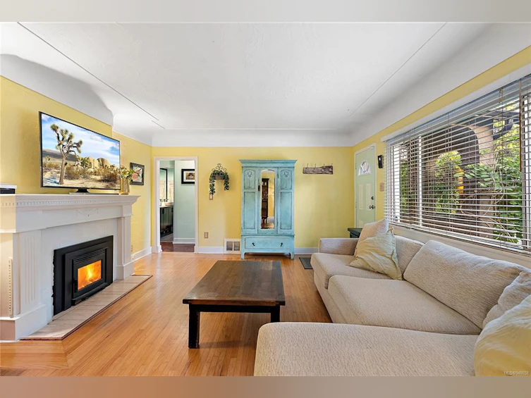 900 Tattersall Drive, Saanich, BC, V8X 2W9