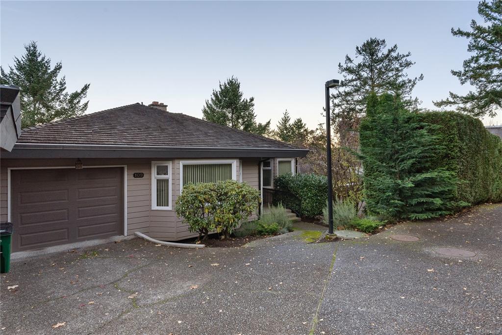 109-2829 Arbutus Road, Saanich, BC, V8N 5X5