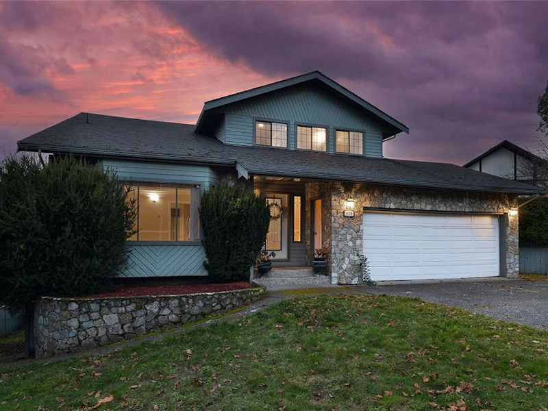 879 Denford Crescent, Saanich BC V8X 4M9