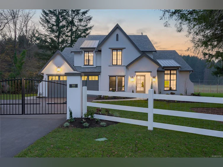5806 Oldfield Road, Saanich, BC, V9E 2A5