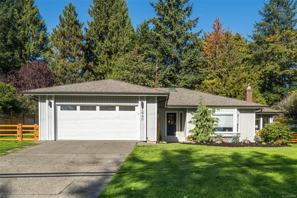 1640 Dean Park Road, North Saanich, BC, V8L 4Y7
