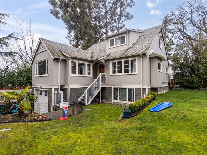 1120 Hollis Road, Saanich BC V8P 1V9