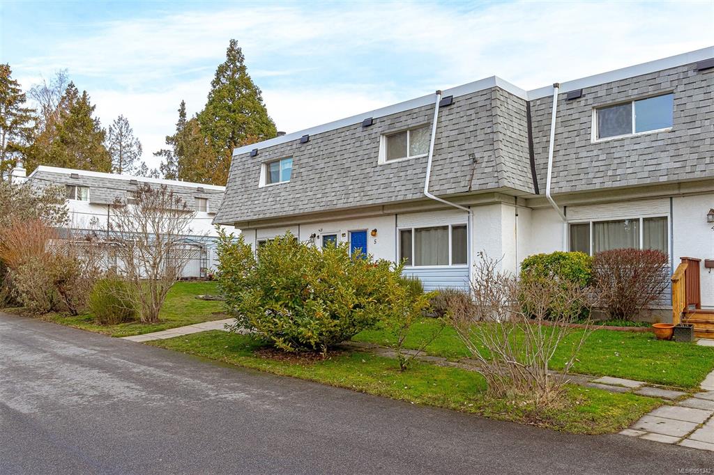 6-1040 Kenneth Street, Saanich, BC, V8X 3J5