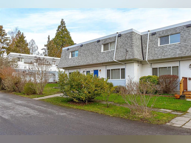 6-1040 Kenneth Street, Saanich, BC, V8X 3J5