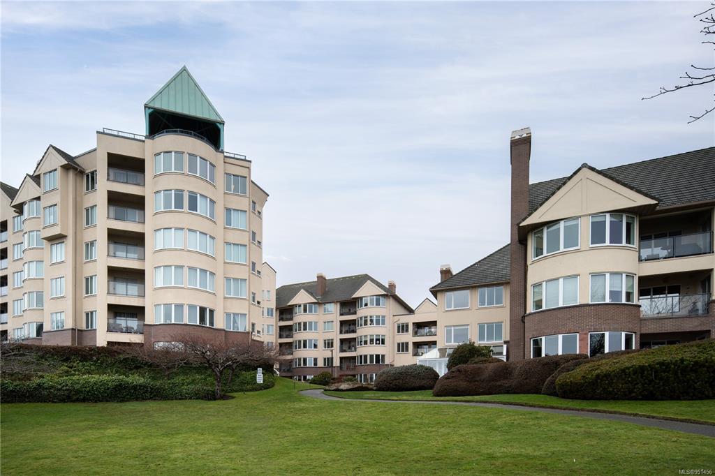 210-50 Songhees Road, Victoria, BC, V9A 7J4