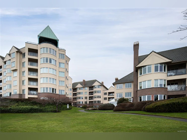 210-50 Songhees Road, Victoria, BC, V9A 7J4