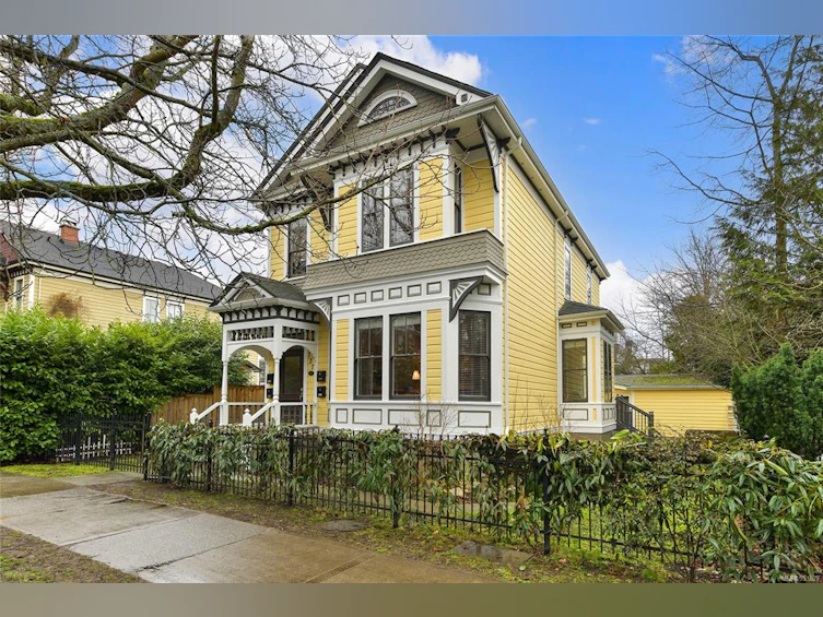737 Vancouver Street, Victoria, BC, V8V 3V4
