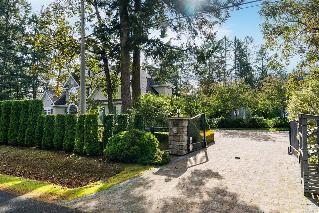 985 Dogwood Road, North Saanich, BC, V8L 5Z9 - 2