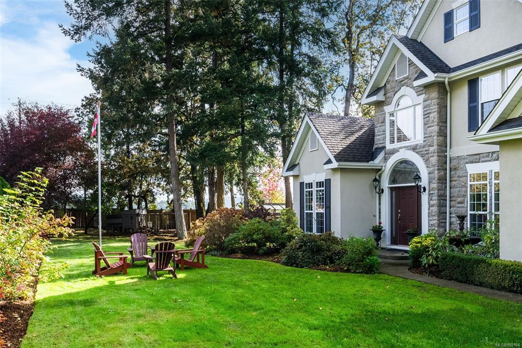 985 Dogwood Road, North Saanich, BC, V8L 5Z9 - 3