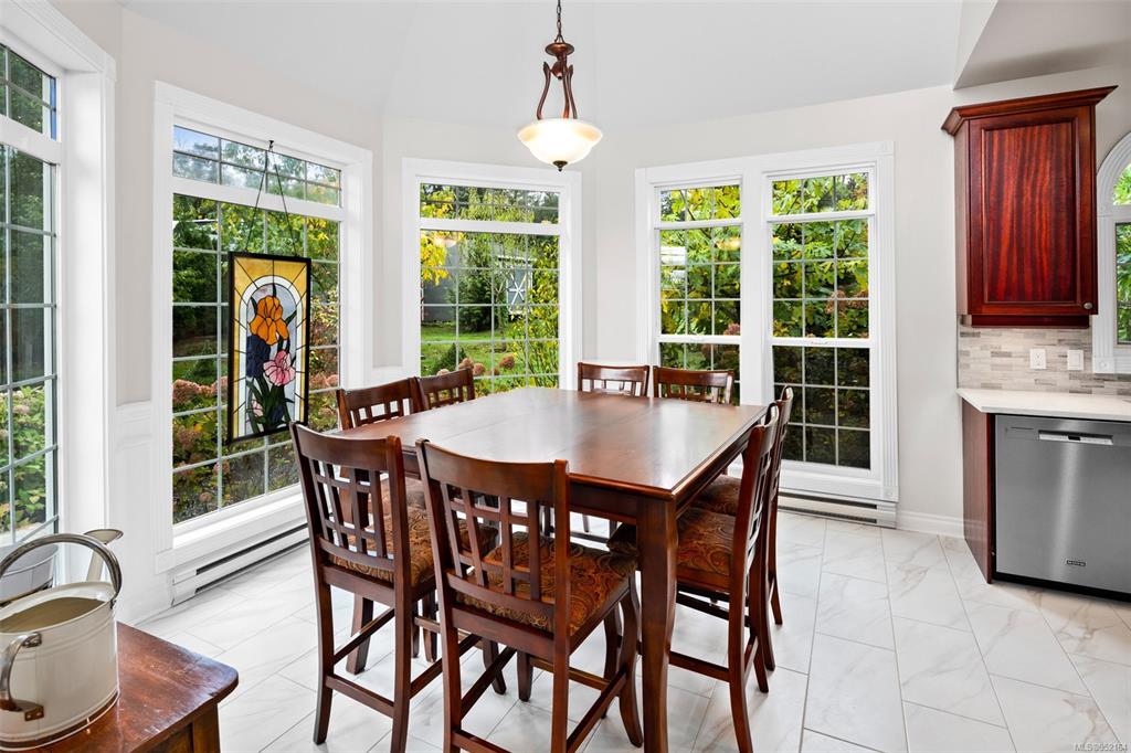 985 Dogwood Road, North Saanich, BC, V8L 5Z9 - 9