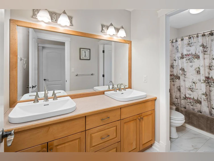 985 Dogwood Road, North Saanich, BC, V8L 5Z9 - 22